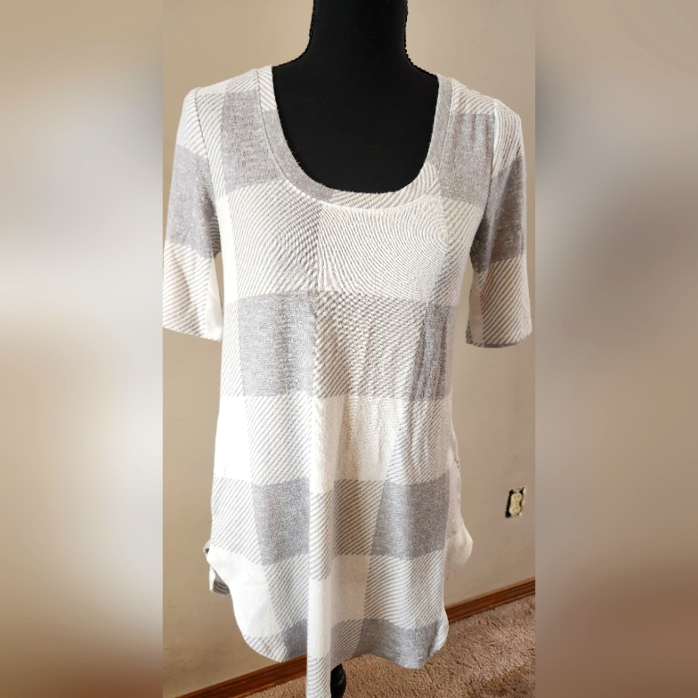 Maurices 24/7 White/Grey checkered top small